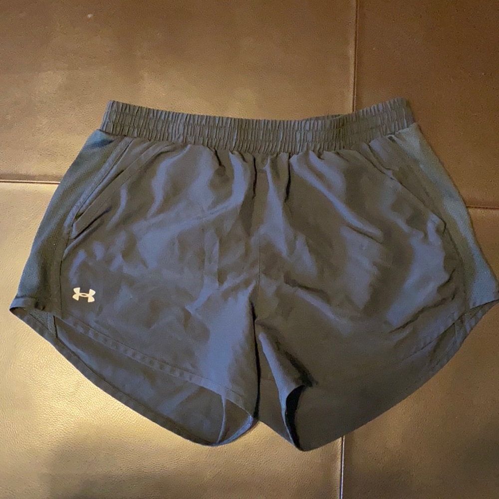 Under armour athletic shorts with pockets